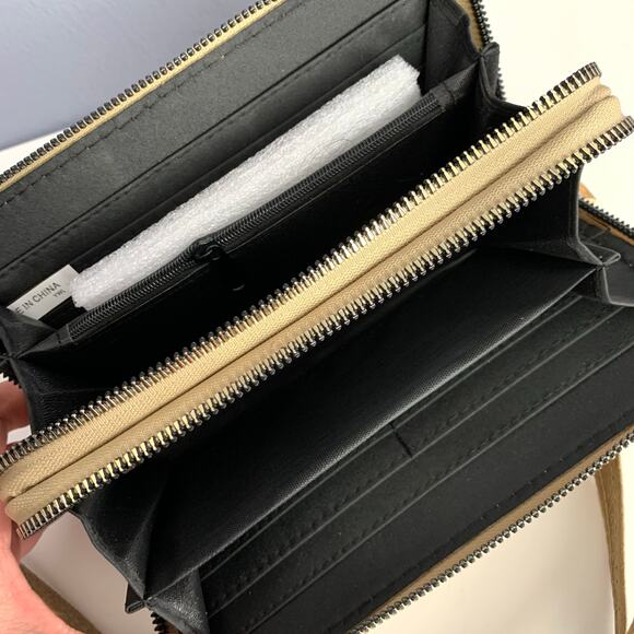 NWOT Darcy Marks London Tan Embossed Crossbody Wristlet Wallet - Picture 4 of 4